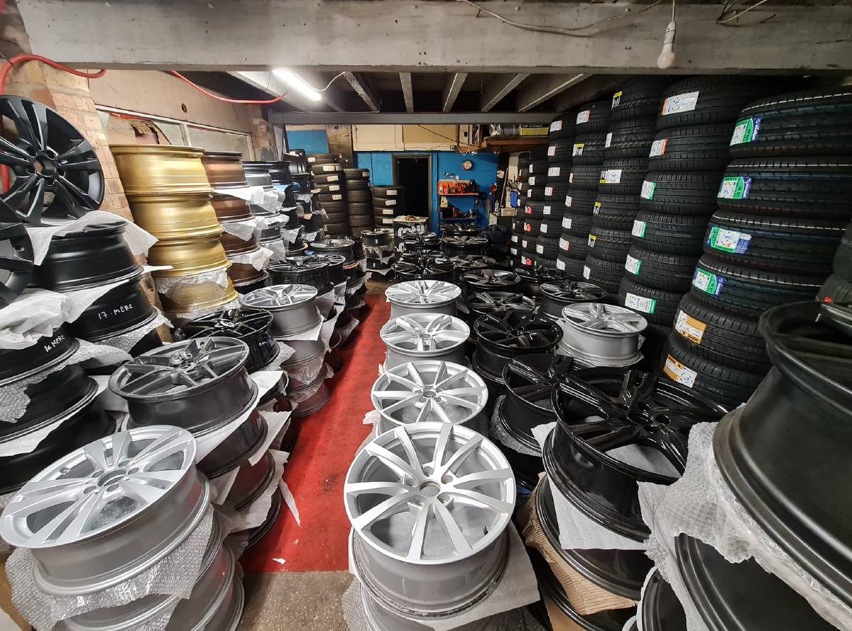 Tyre fitter in Wellingborough and Northamptonshire.